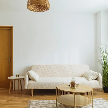 Апартаменти Cr Aviatiei Business Center *