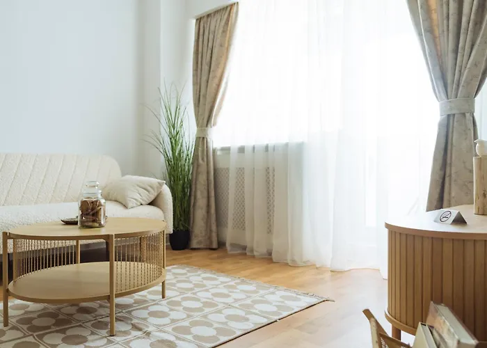 Cr Aviatiei Business Center Апартаменти *